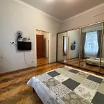 айстра Apartamento Leópolis